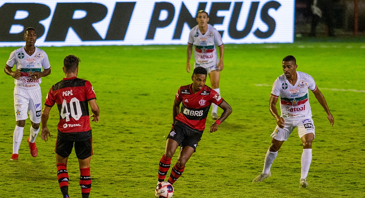 En partido de dos tiempos distintos, Portuguesa y Flamengo empatan en el Luso Brasileiro